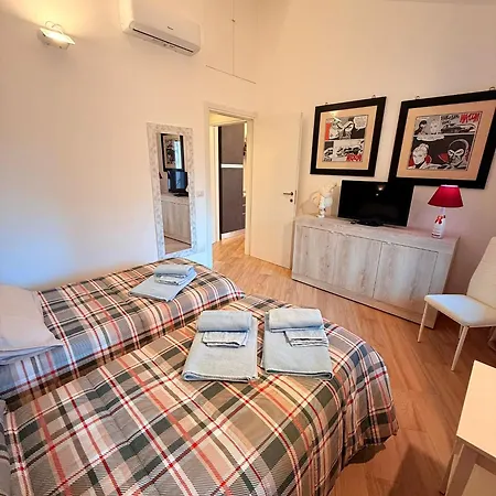 Lele Bilocale Nel Centro Citta 900m Dalla Stazione Apartment